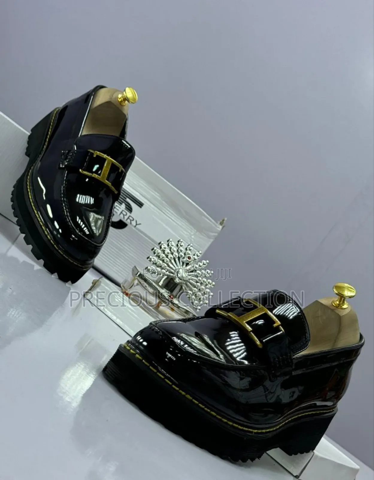 Men's Burberry Glossy Leather Shoe