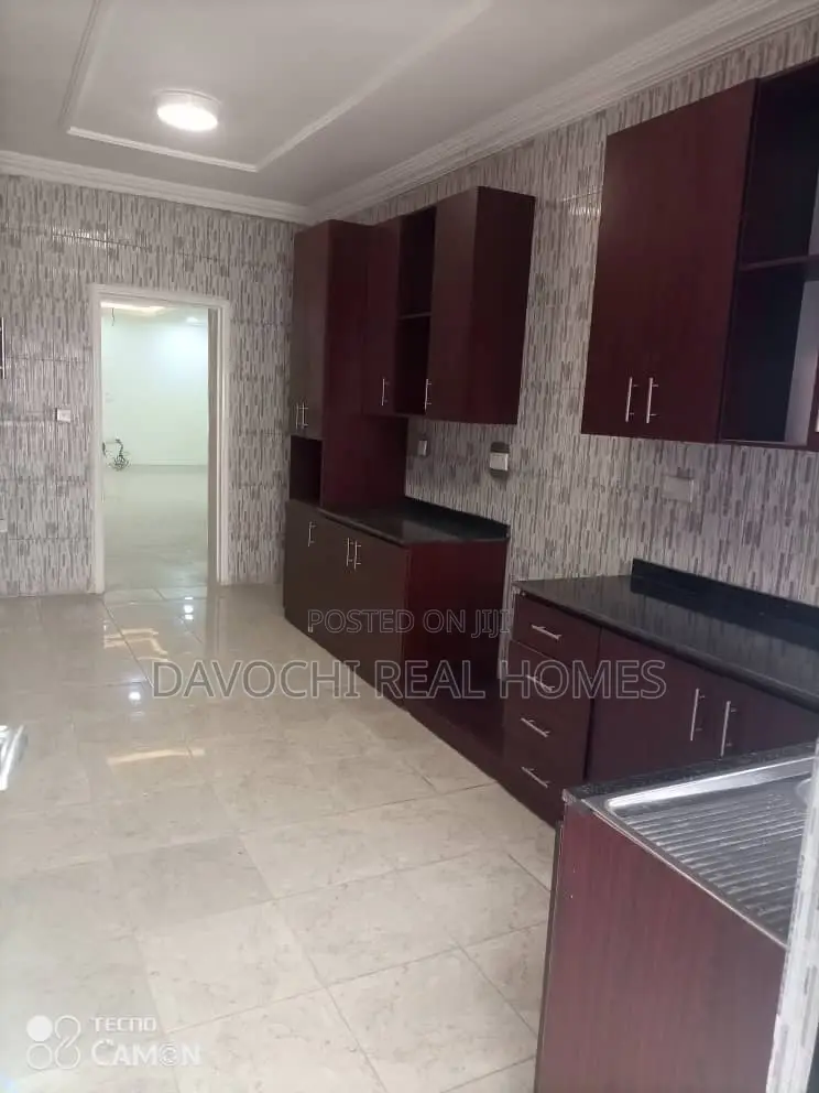 4bdrm Apartment in Lekki Phase1 for rent