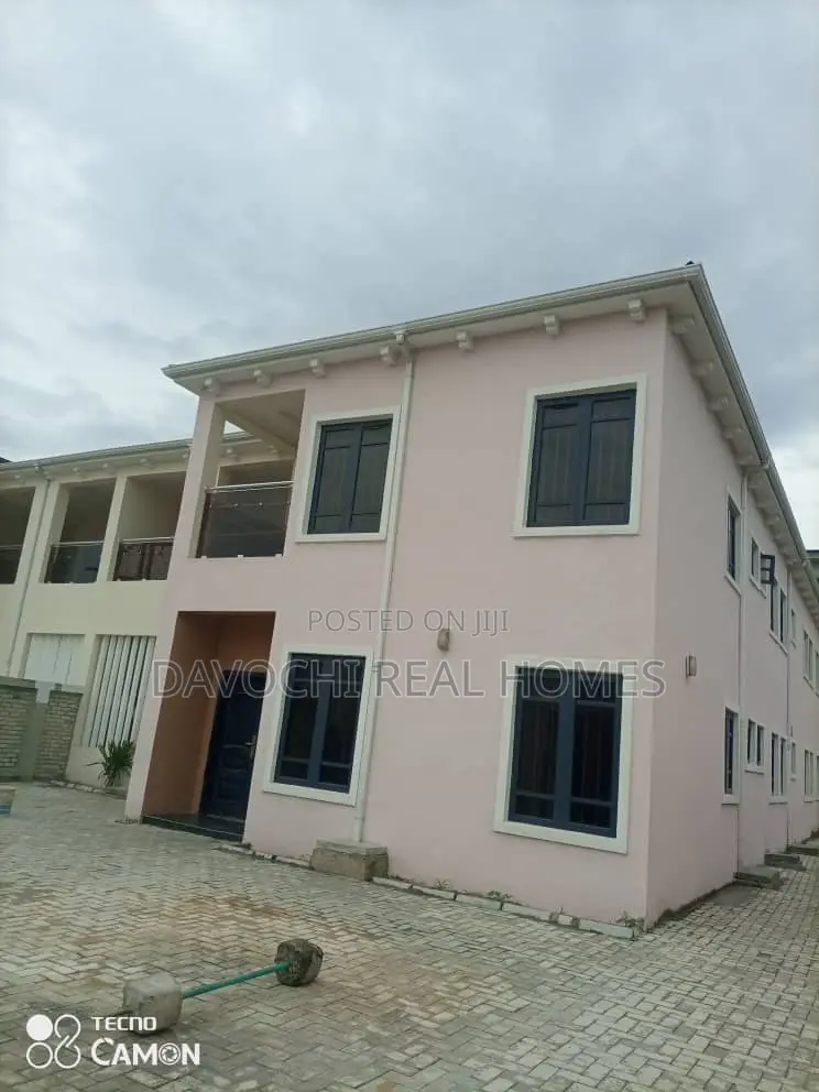 4bdrm Apartment in Lekki Phase1 for rent