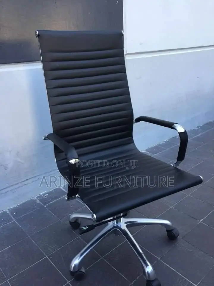 Strong Line Chair