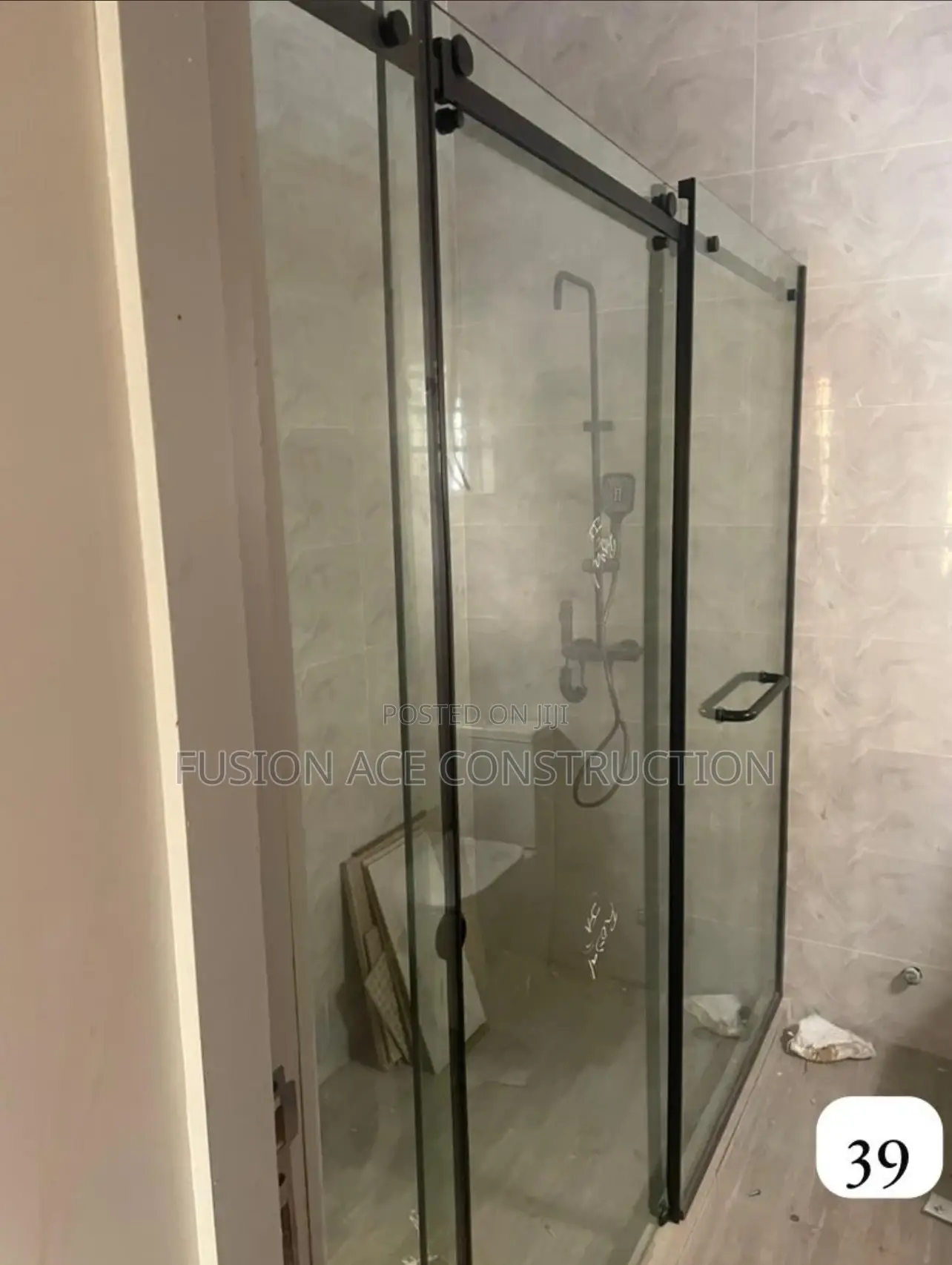 Toilet Frameless Glass Partition/ Cubicle