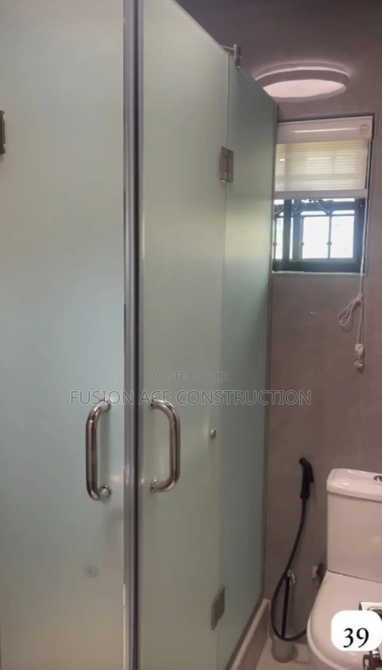 Toilet Frameless Glass Partition/ Cubicle