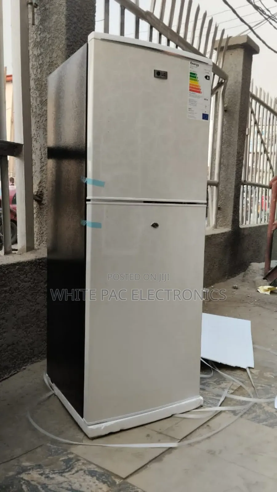 Original > LG Double Door 270litre Freezer/ Fridge > 2yrs