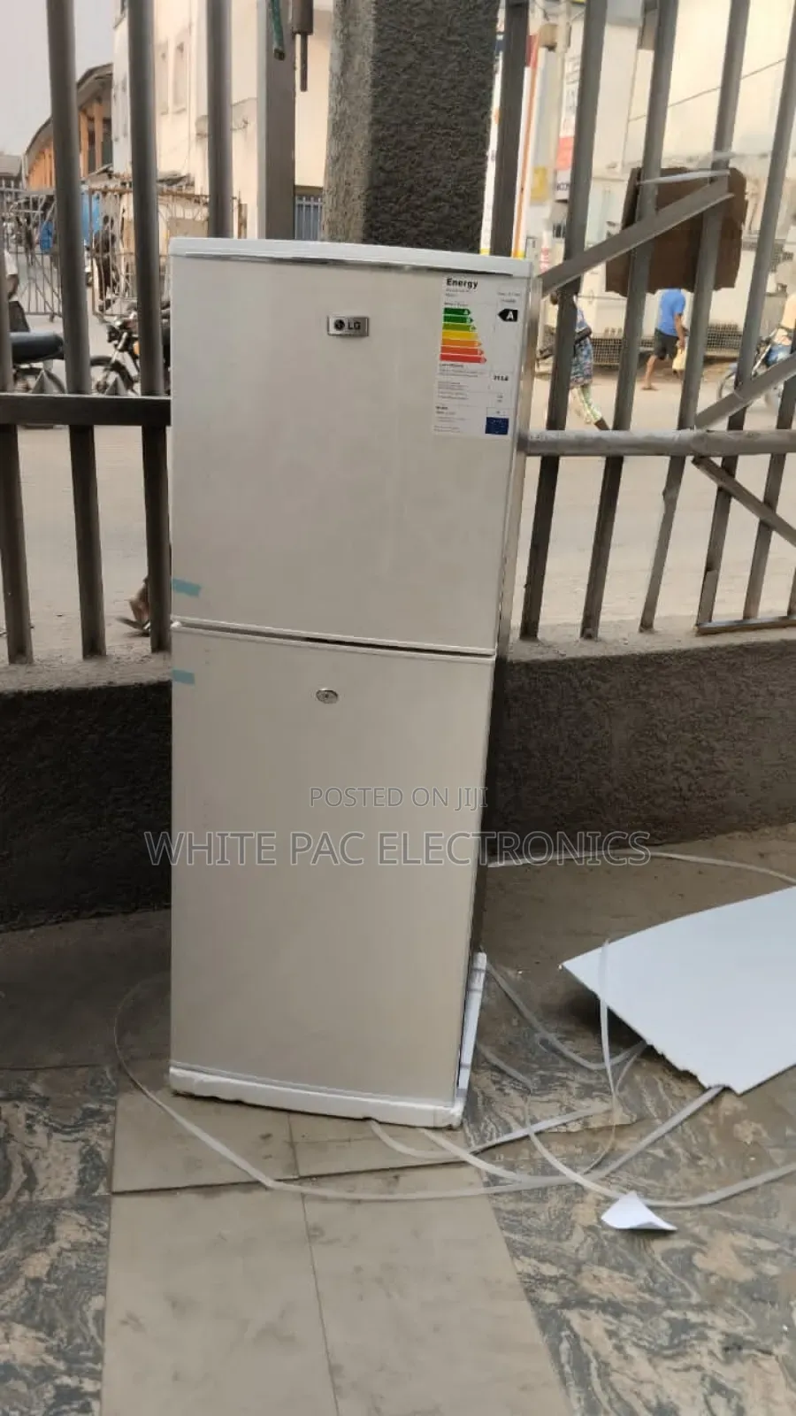 Original > LG Double Door 270litre Freezer/ Fridge > 2yrs