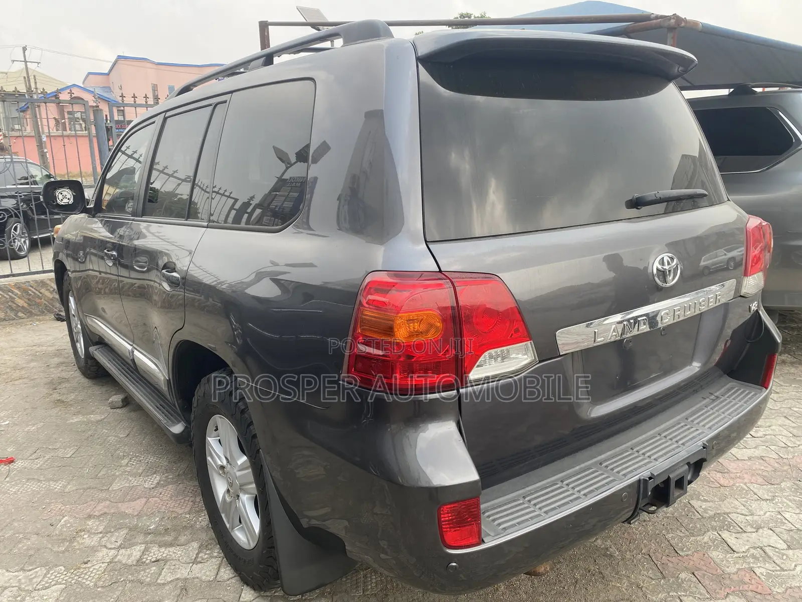 Toyota Land Cruiser 5.7 V8 2013 Gray