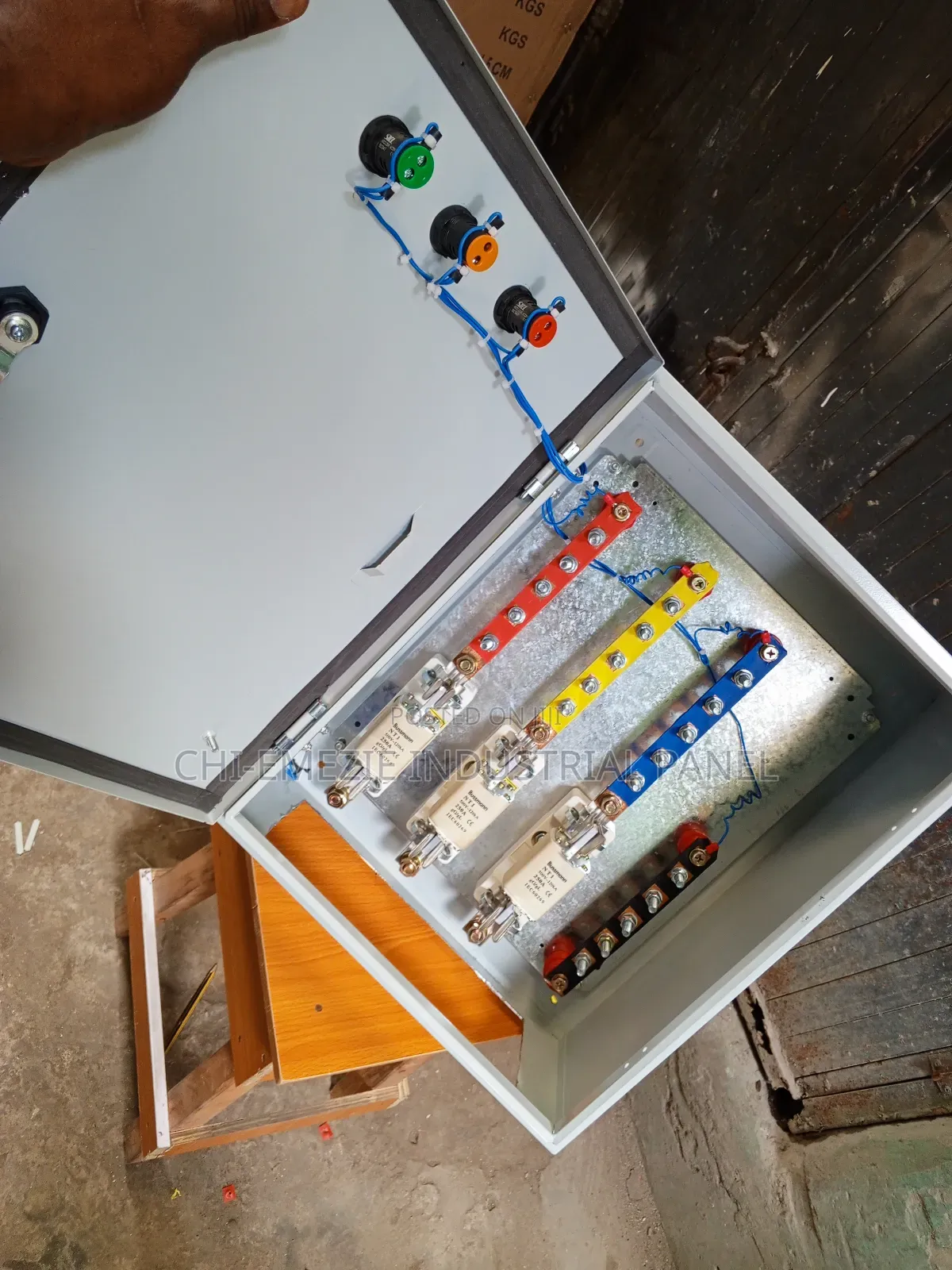 Busbar With Fuse