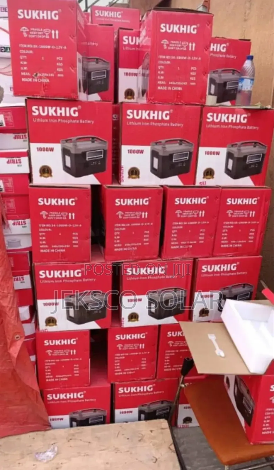 1000 Watts Sukhig Lithium Battery Solar Generator.