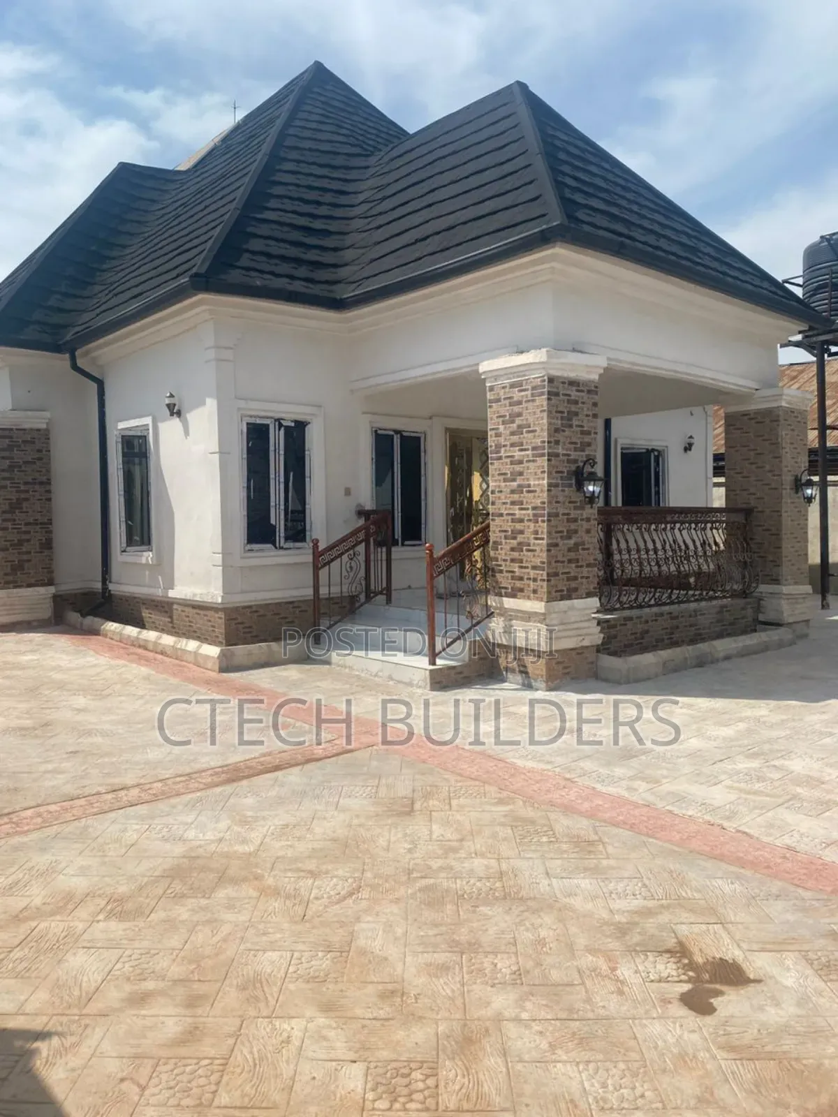4bdrm Bungalow in Benin City for sale
