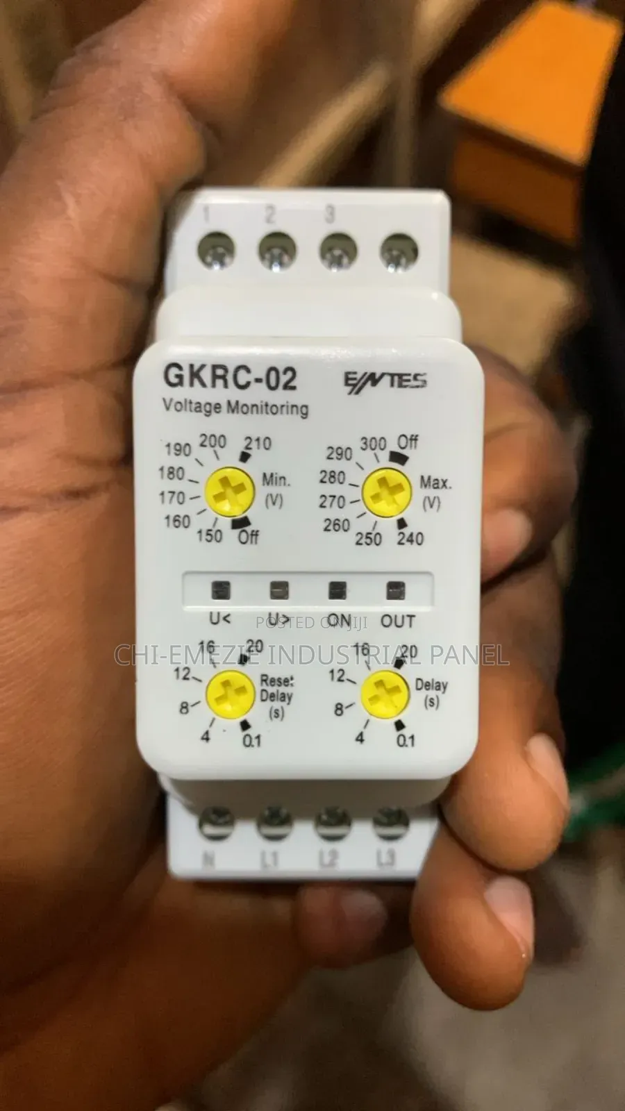 Voltage Monitoring Device