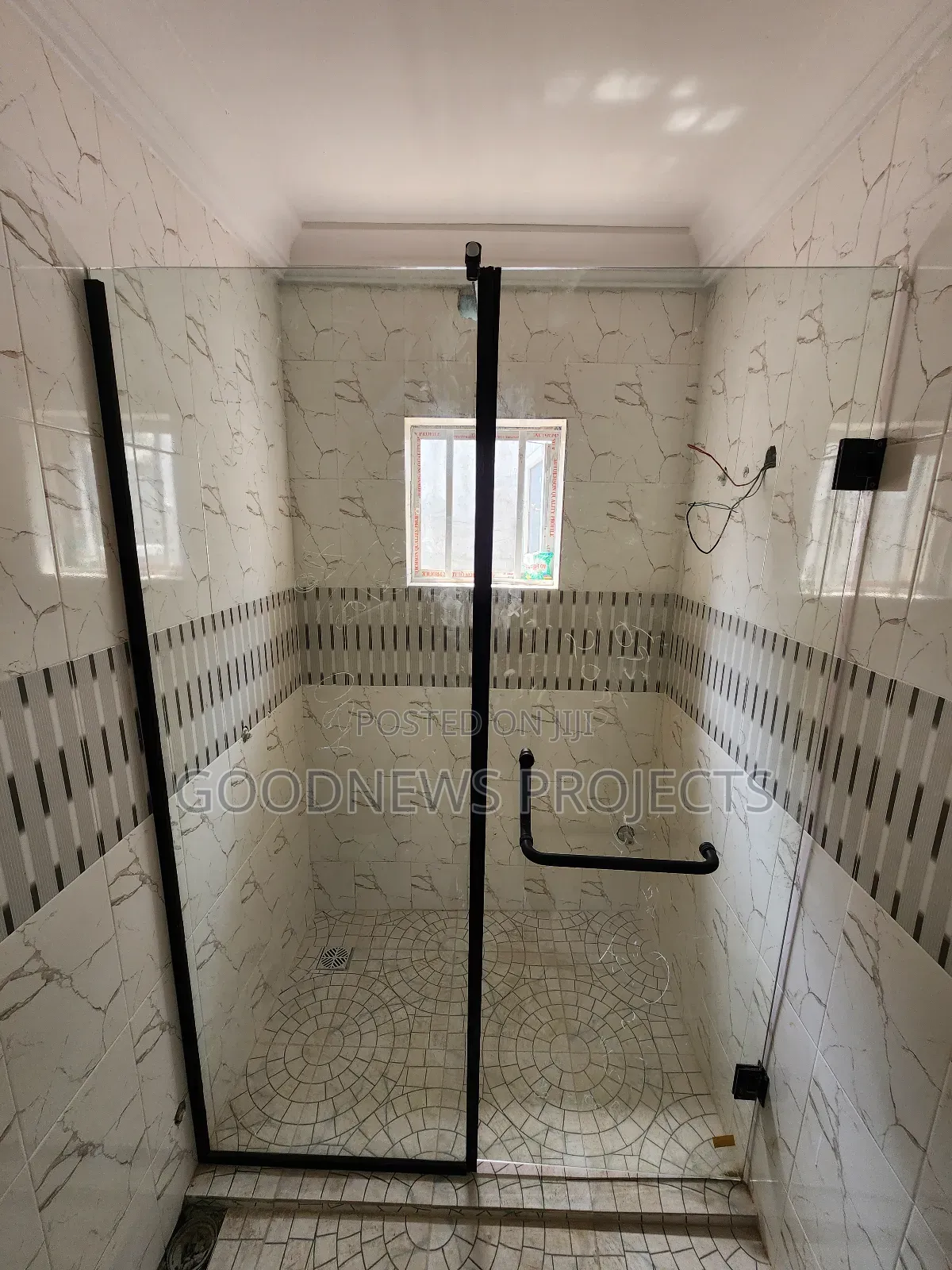 Very Neat Frameless Shower Glass