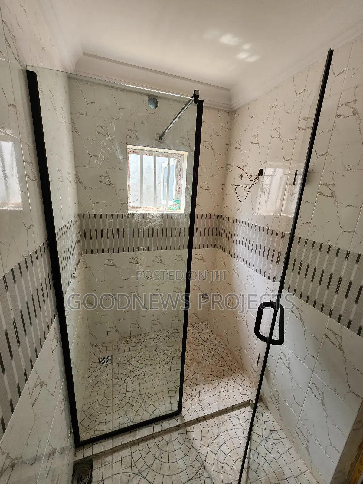 Very Neat Frameless Shower Glass