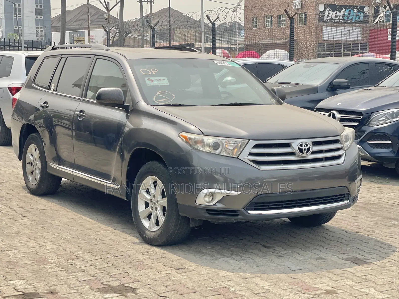 Toyota Highlander SE 2011 Gray