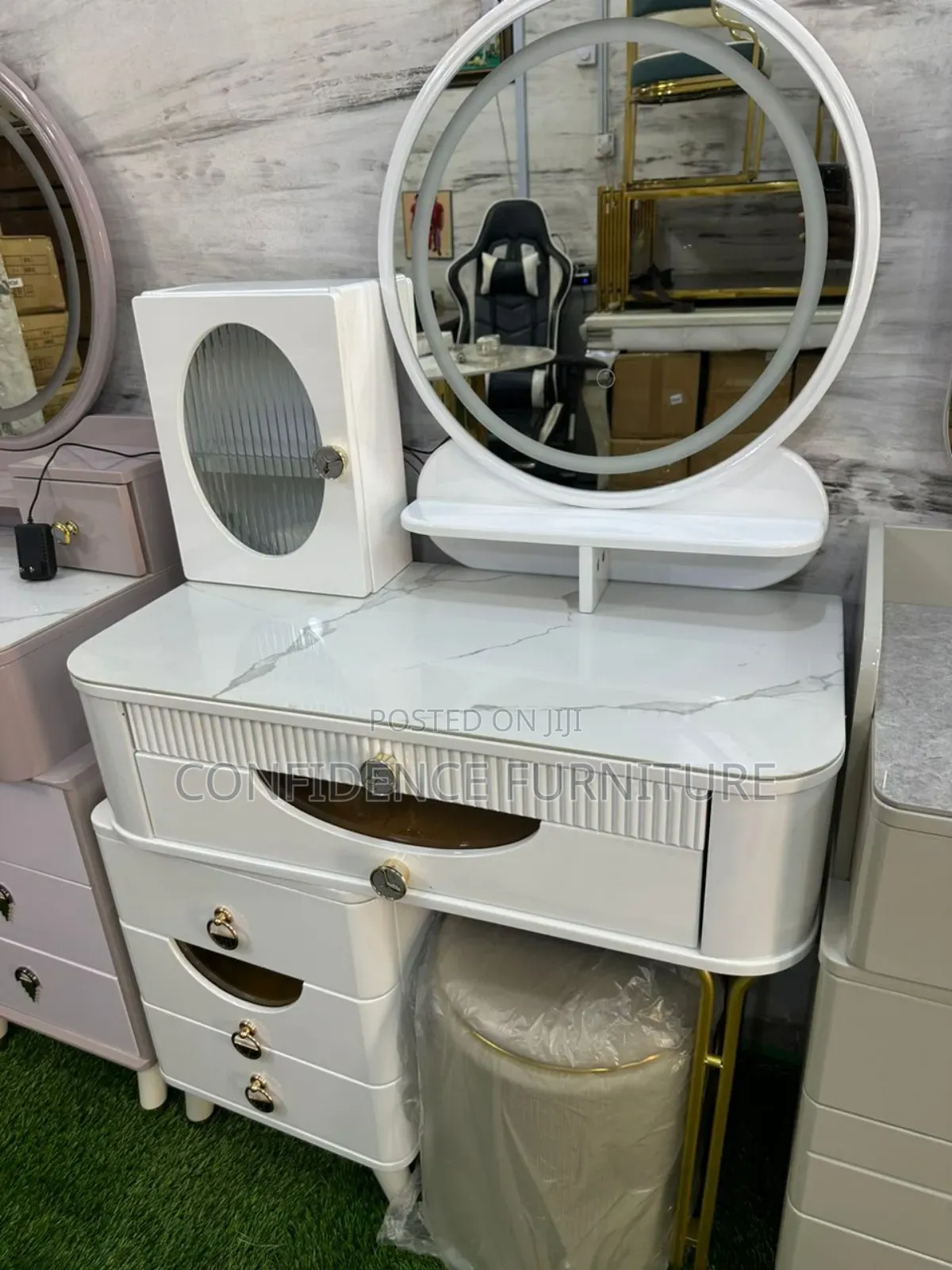 High Quality Dressing Mirror With Stool And Light