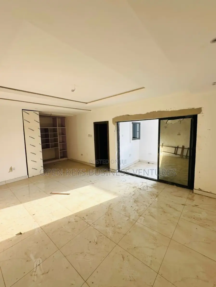 5 Bedroom Duplex With Penthouse and Bq