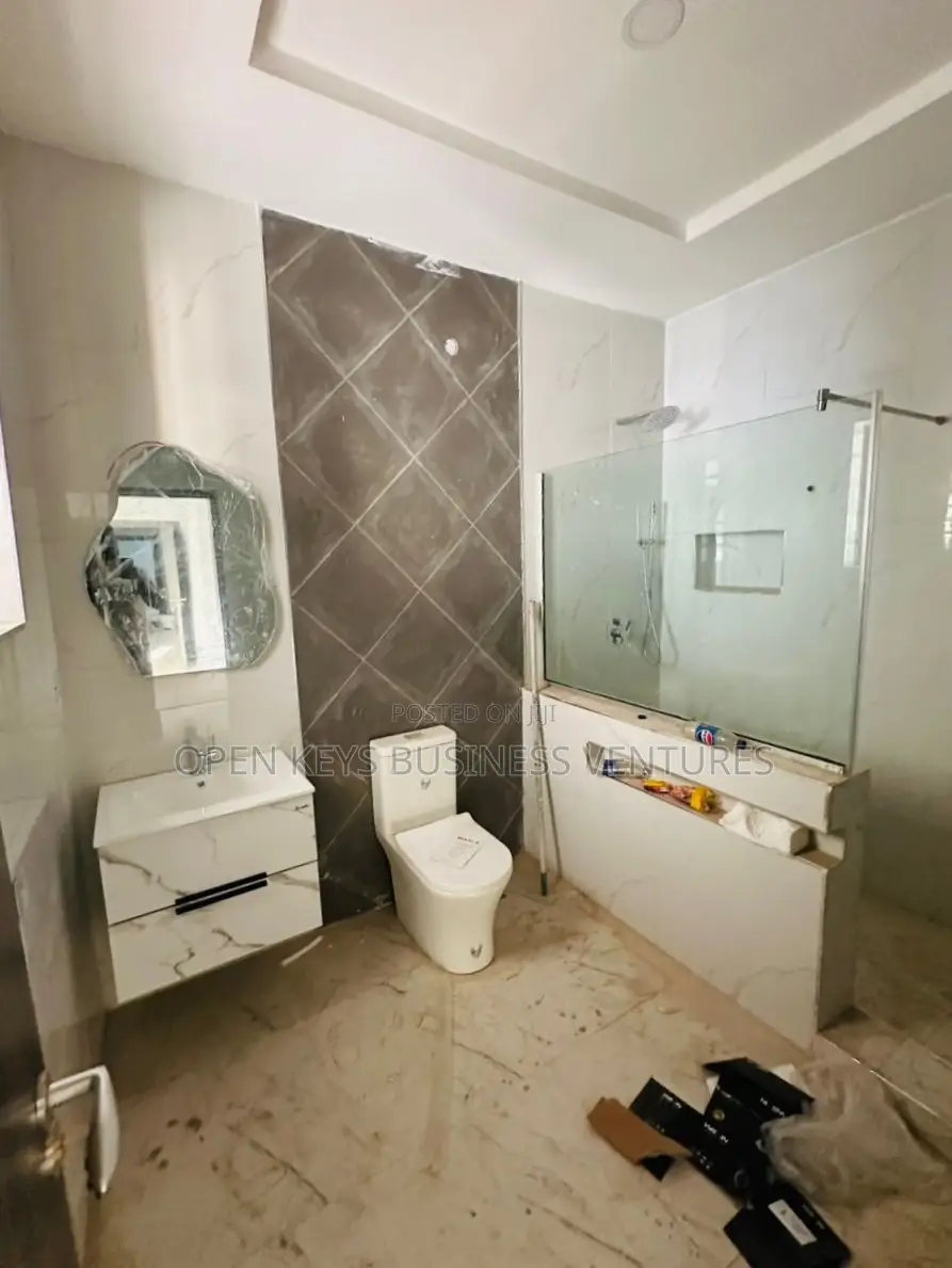 5 Bedroom Duplex With Penthouse and Bq