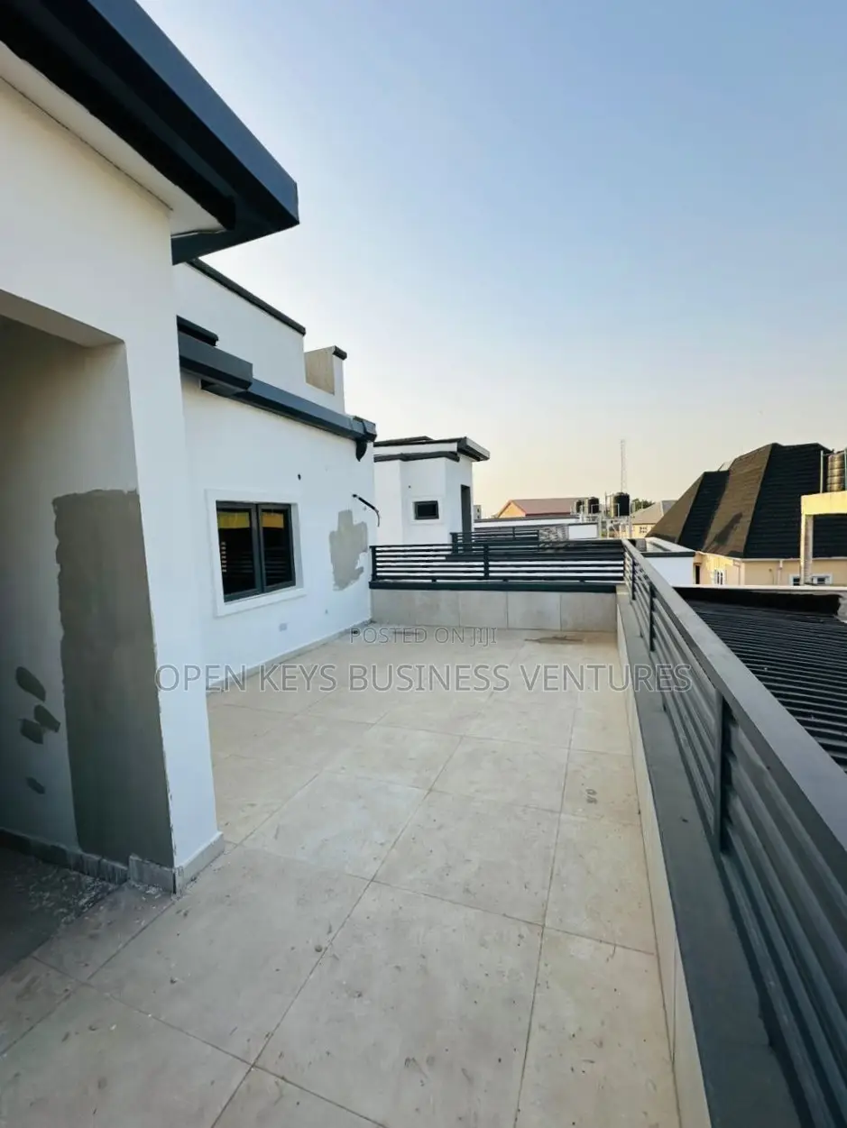 5 Bedroom Duplex With Penthouse and Bq