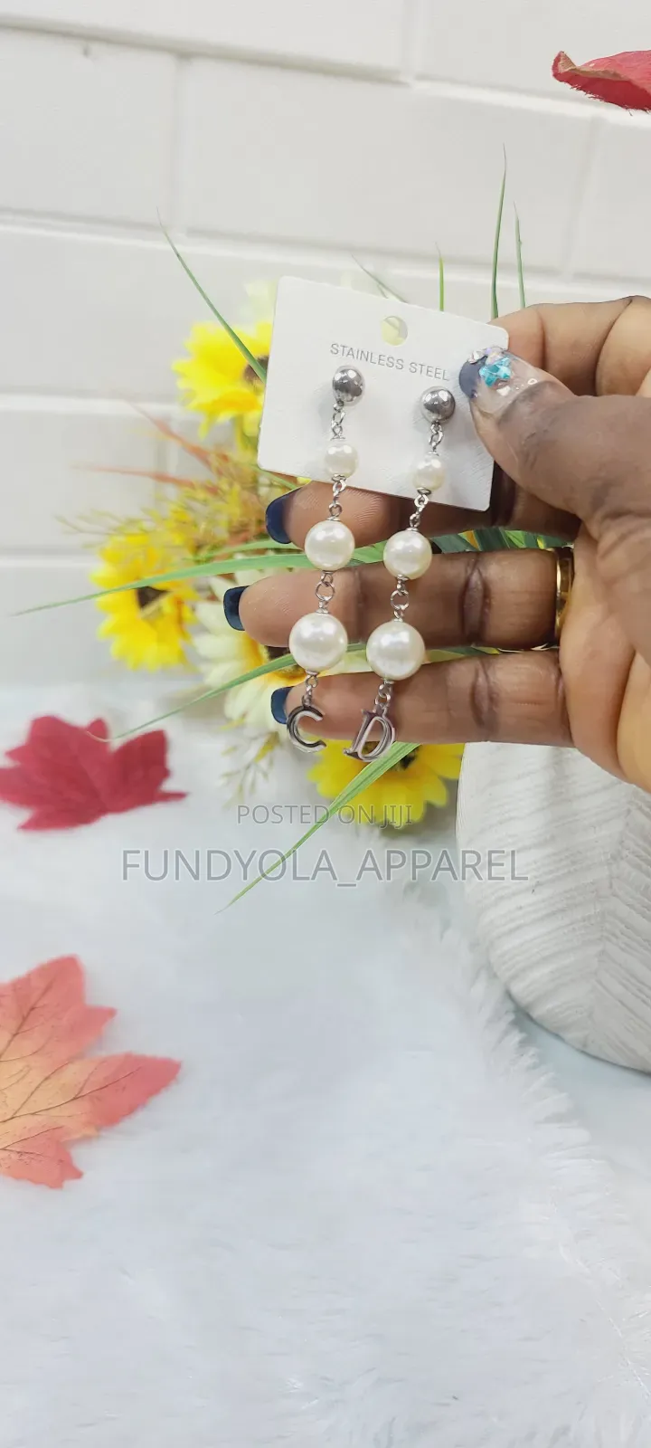 Female Light Weight Pearl Earrings