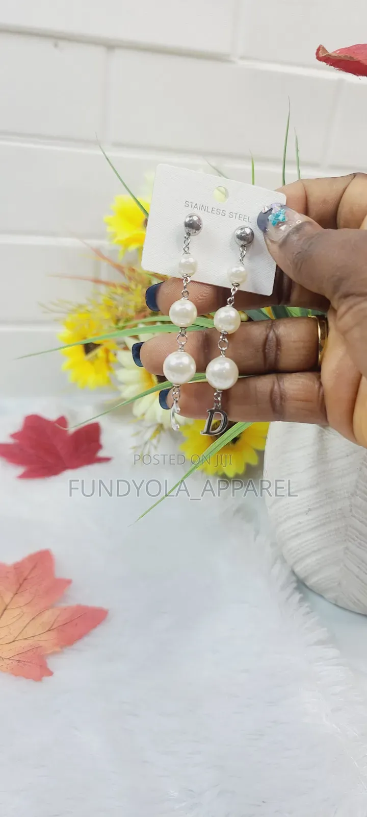 Female Light Weight Pearl Earrings