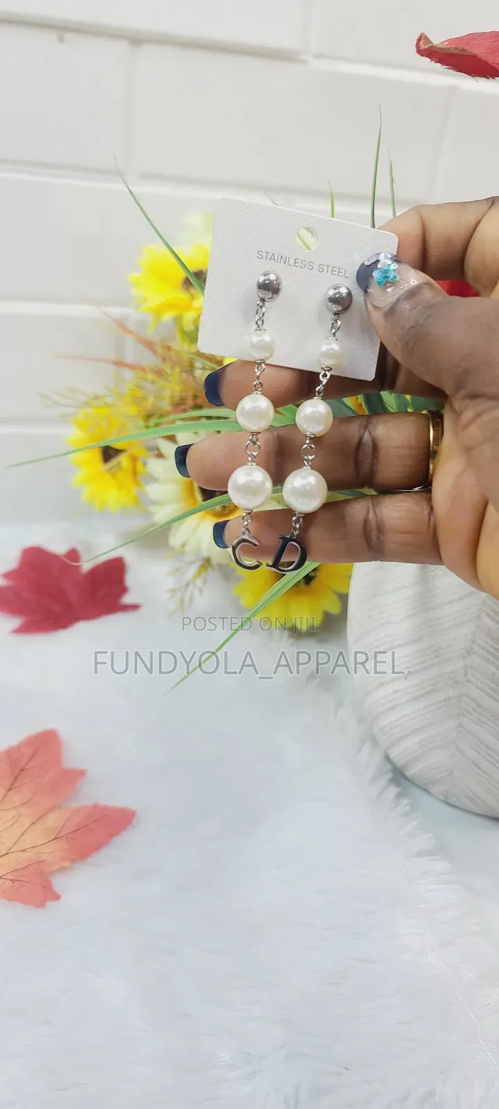 Female Light Weight Pearl Earrings
