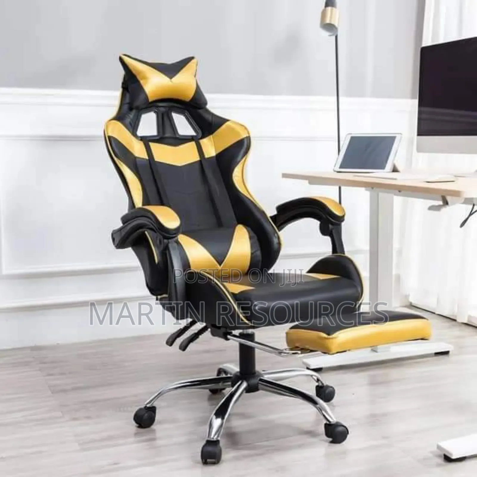 Gaming Chair With Footrest