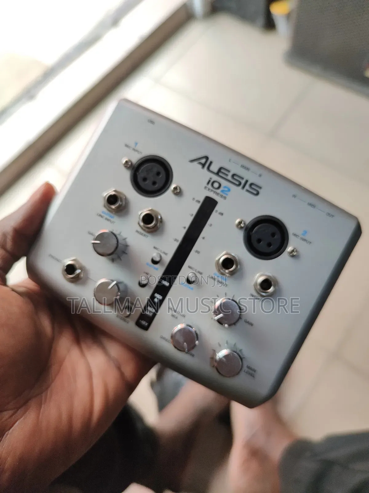 Alesis I02