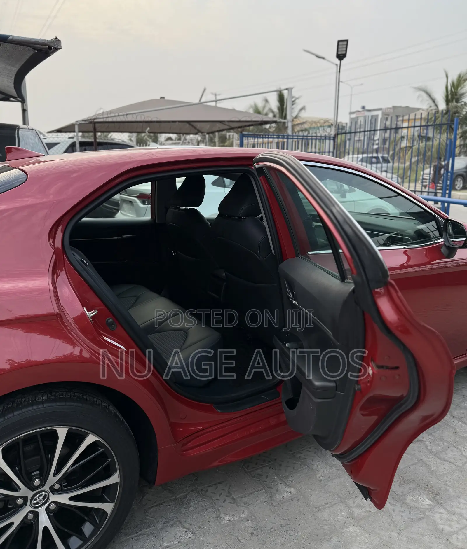 Toyota Camry SE (2.5L 4cyl 8A) 2019 Red