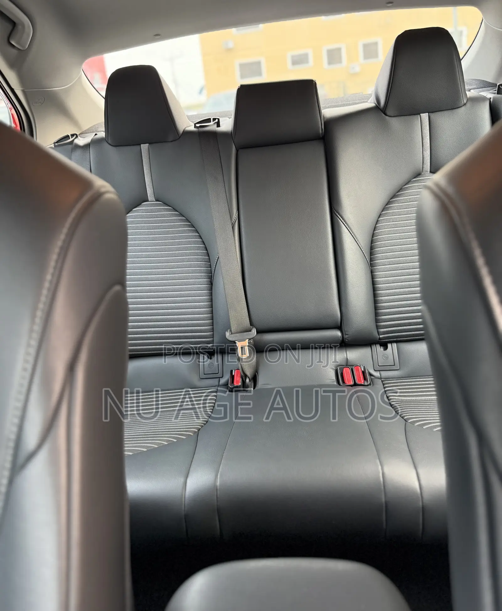 Toyota Camry SE (2.5L 4cyl 8A) 2019 Red