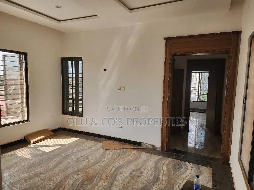 8bdrm Block of Flats in A Mini Estate, Katampe Extension for sale