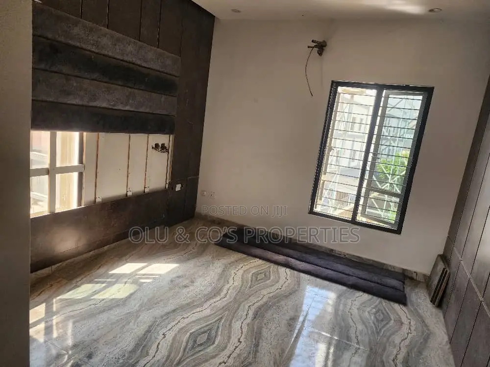 8bdrm Block of Flats in A Mini Estate, Katampe Extension for sale