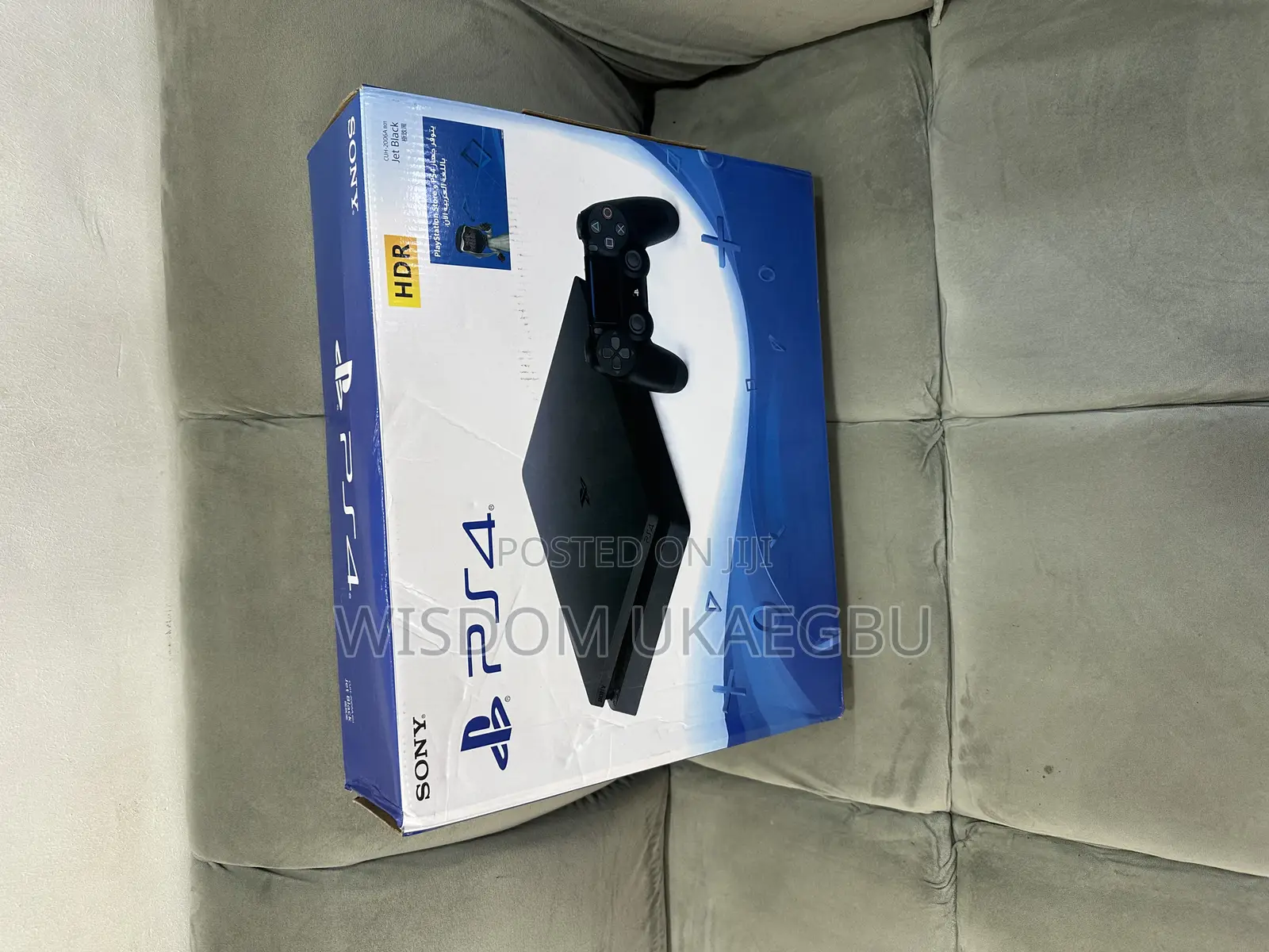 PLAYSTATION 4 Slim