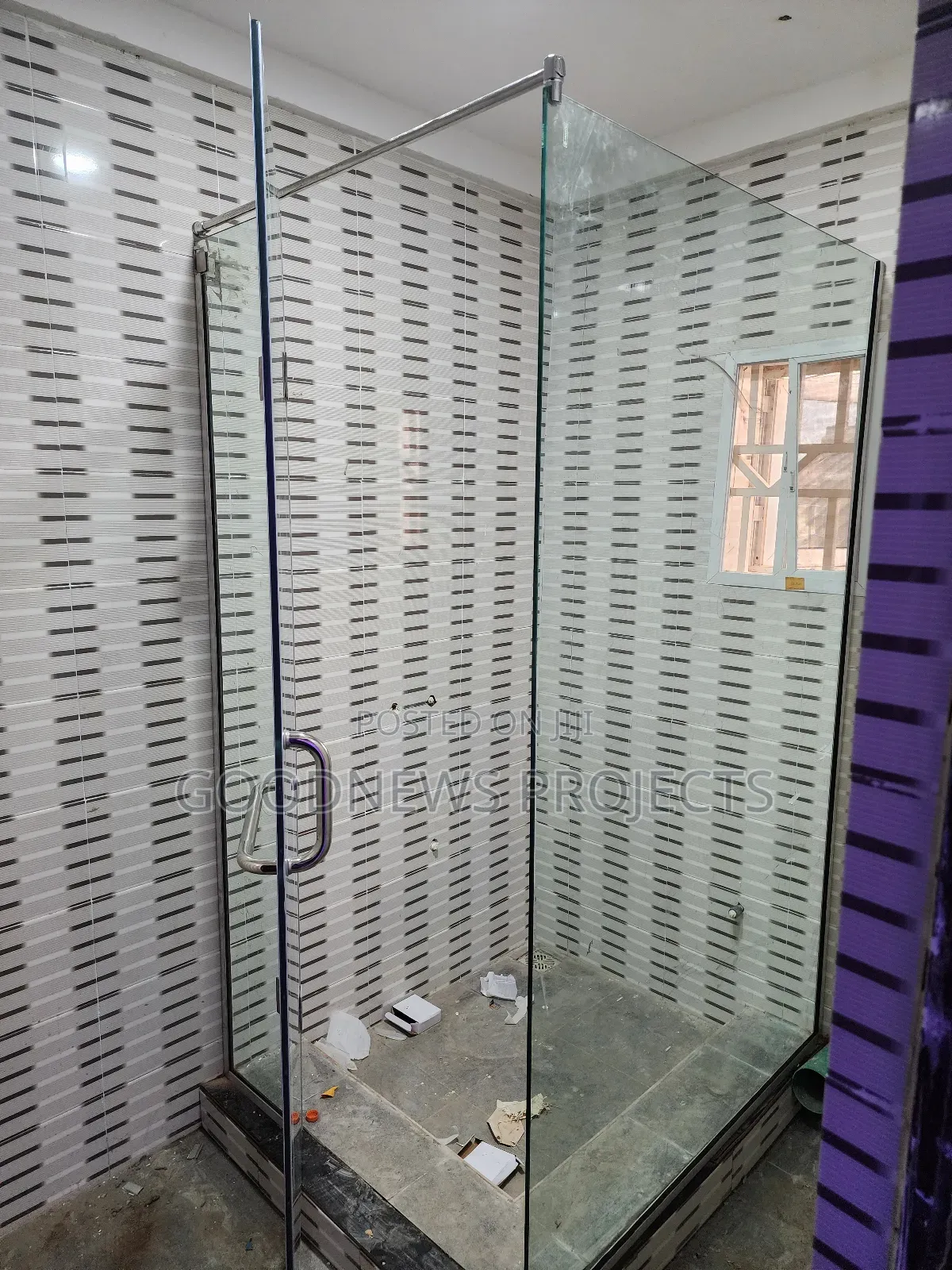 10mm Glass Cubicle With Silver Accessory