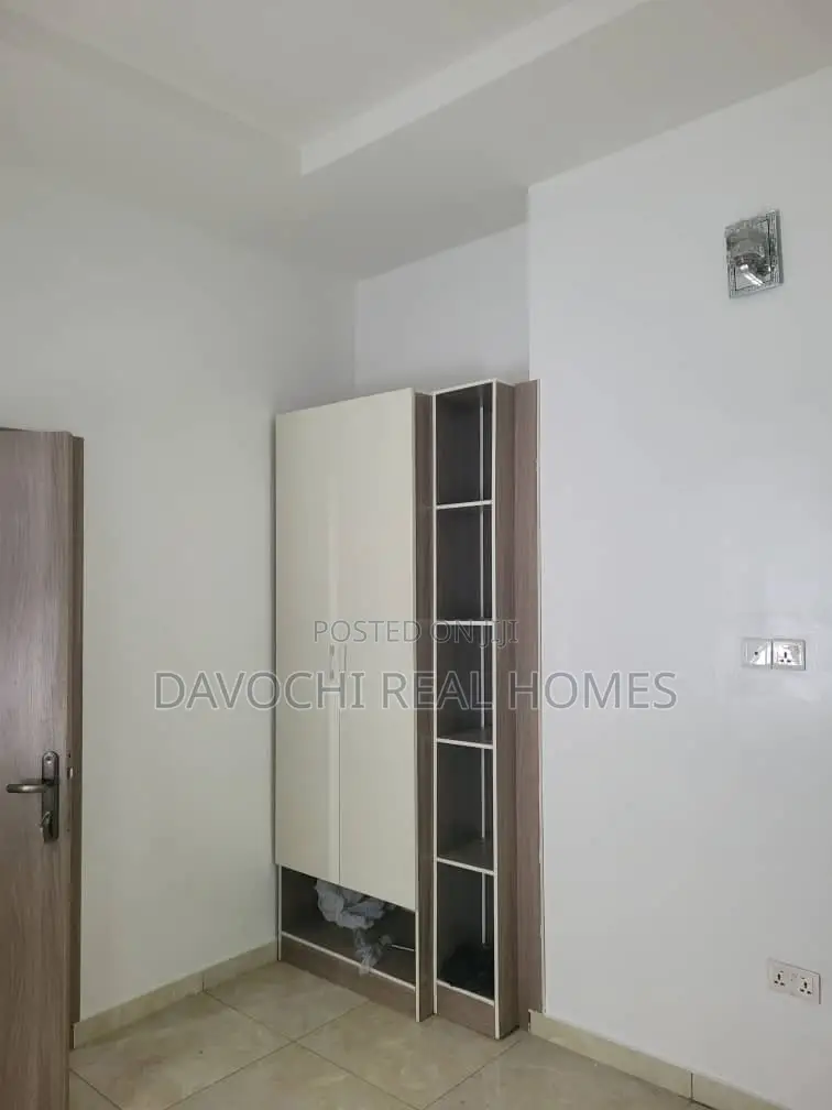 3bdrm Apartment in Chevron, Lekki for rent