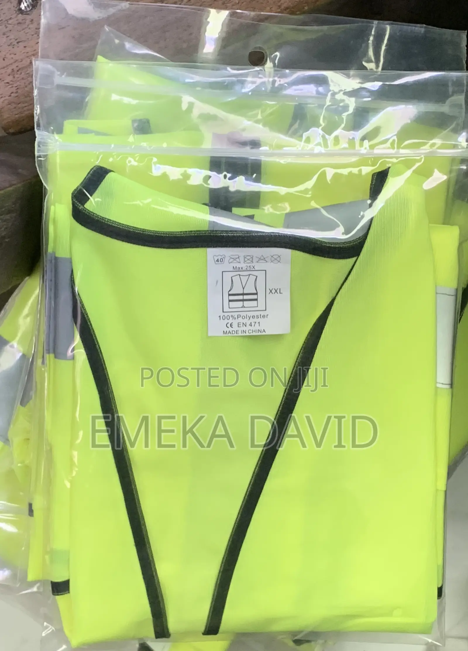 Reflective Jacket With 2 Front Pockets And Zip