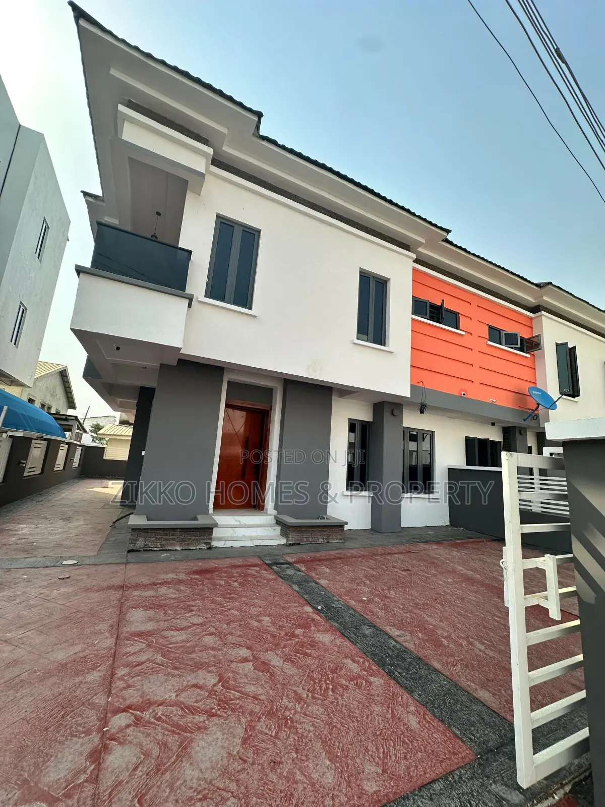 4bdrm Duplex in Orchid Road, Chevron for sale