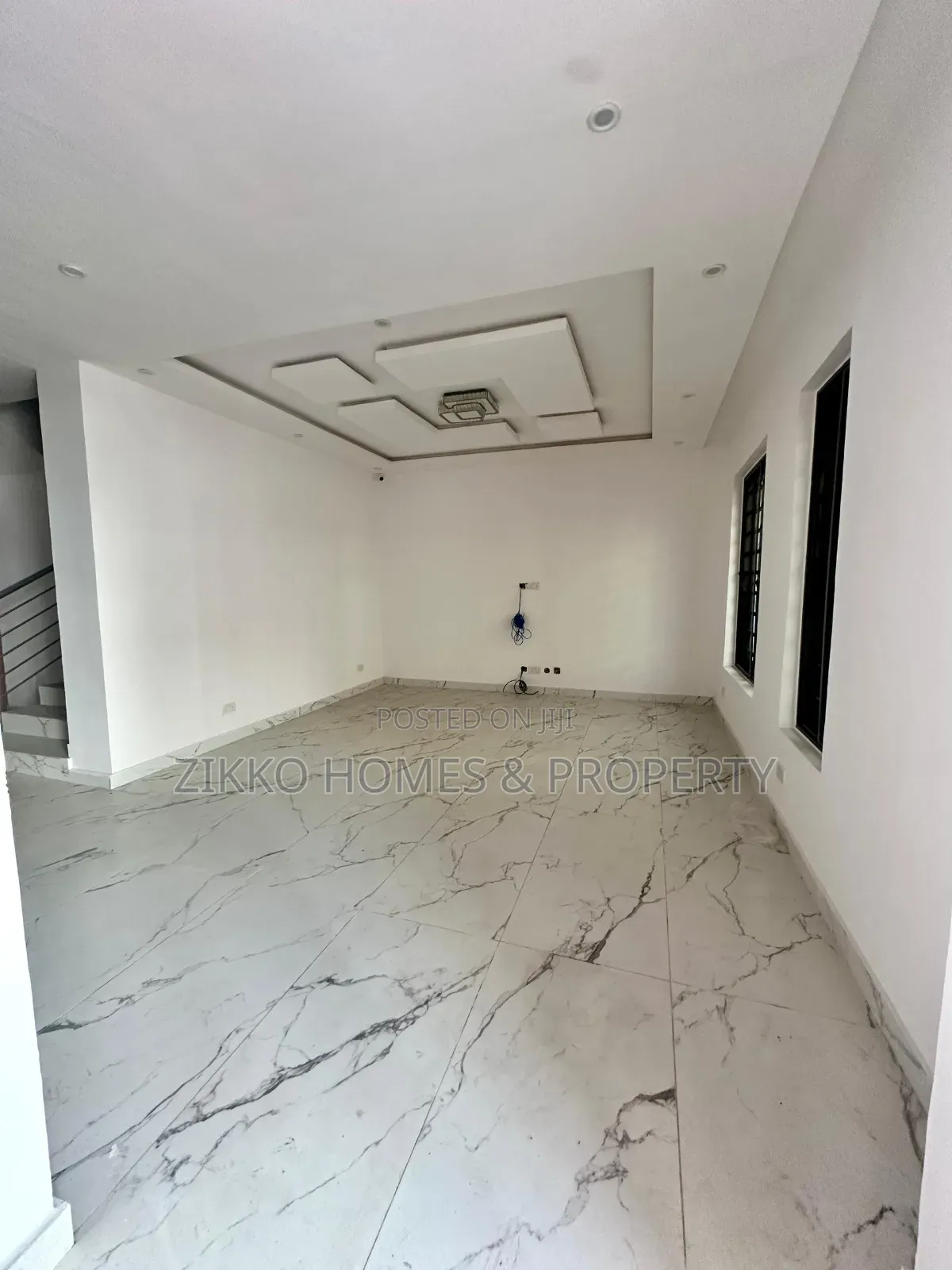 4bdrm Duplex in Orchid Road, Chevron for sale
