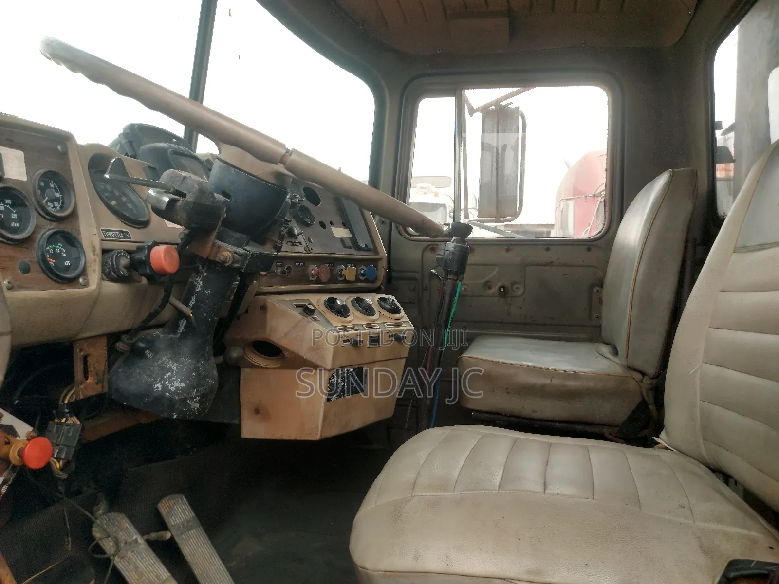 Clean 24valve R Model MACK Ten Tyres Dump Truck Superb Engi