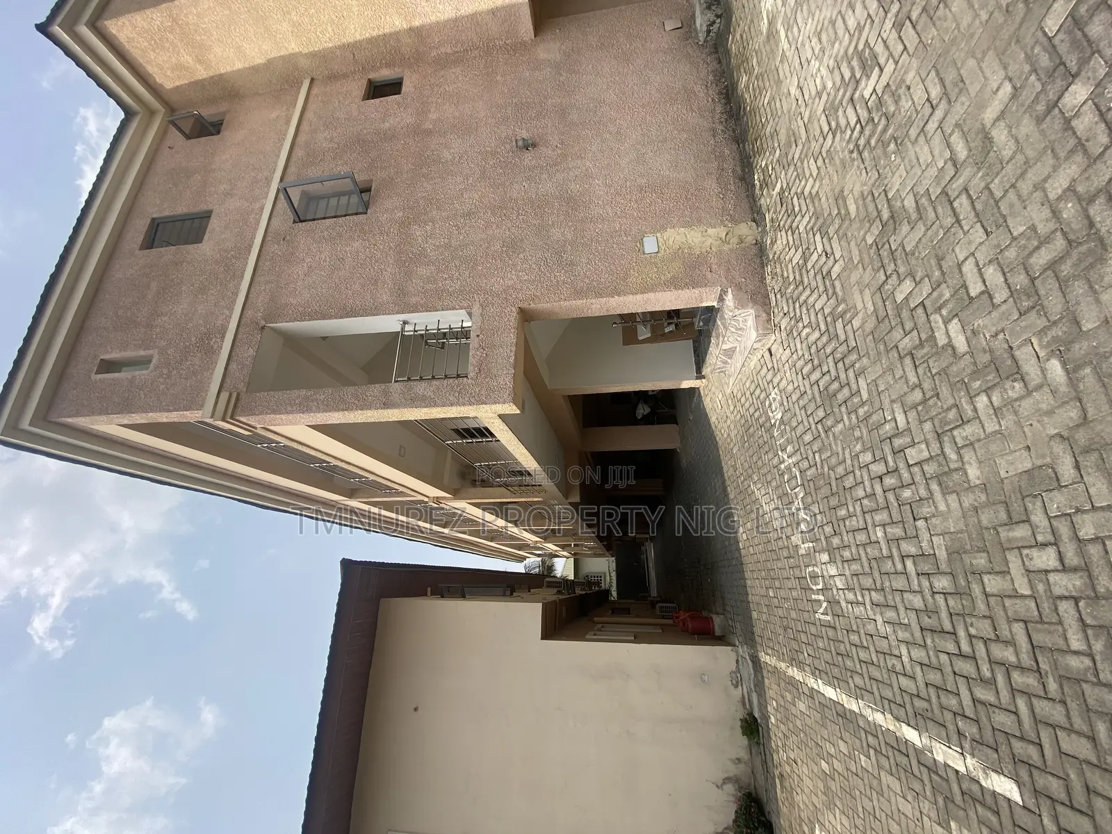 1bdrm Apartment in Lekki Phase 1 for rent