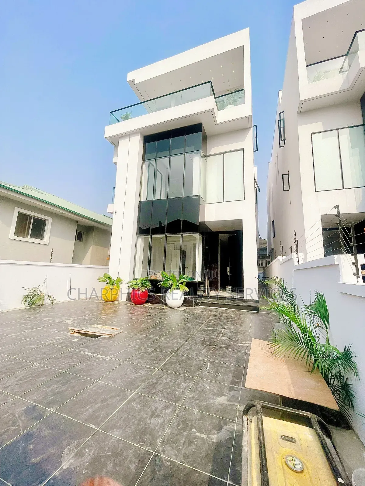 5bdrm Duplex in Idado for sale