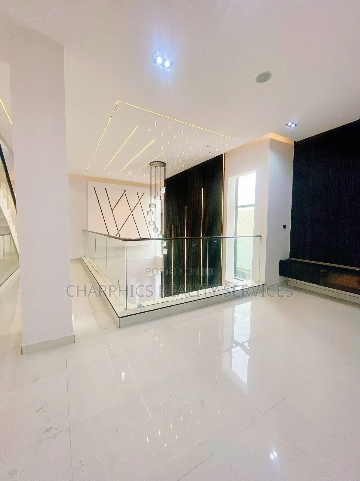 5bdrm Duplex in Idado for sale