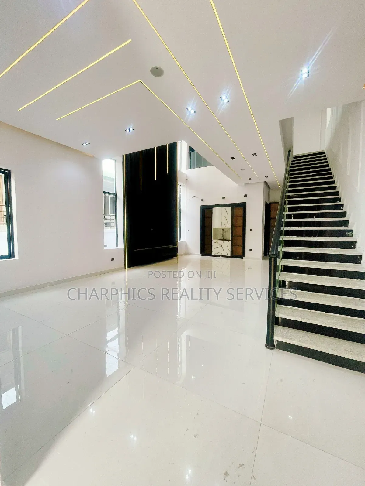 5bdrm Duplex in Idado for sale