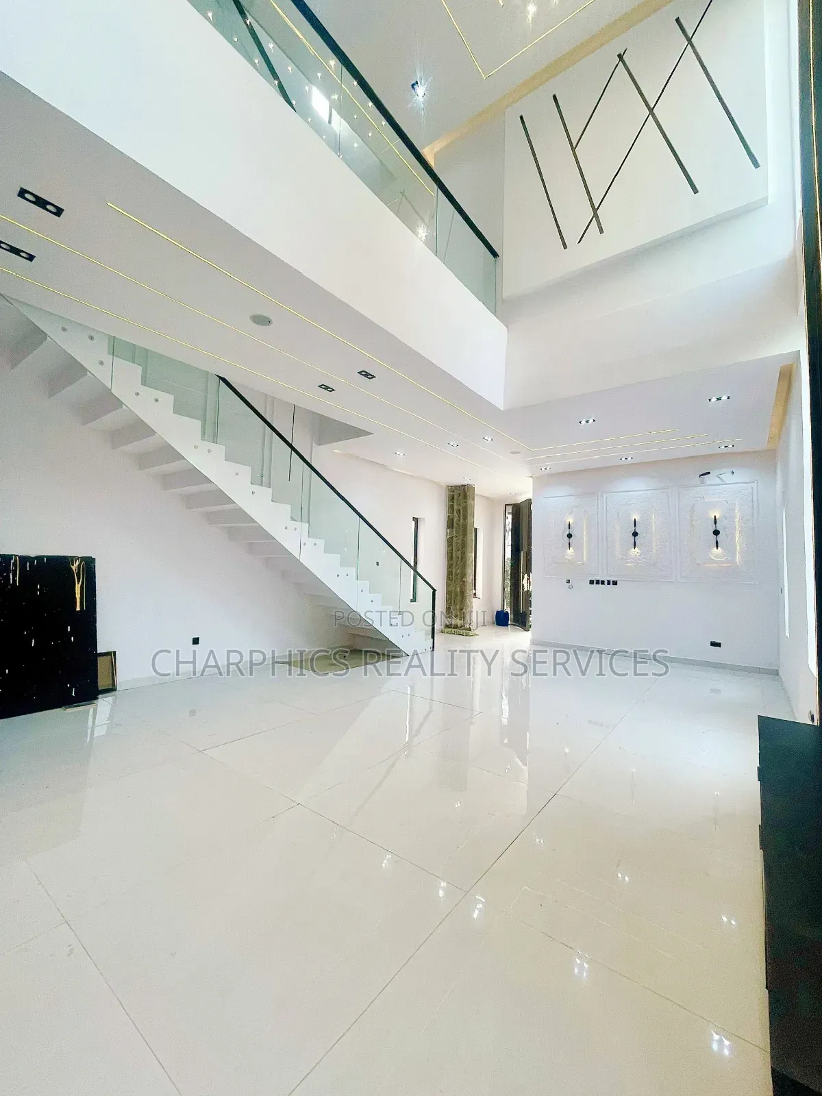 5bdrm Duplex in Idado for sale