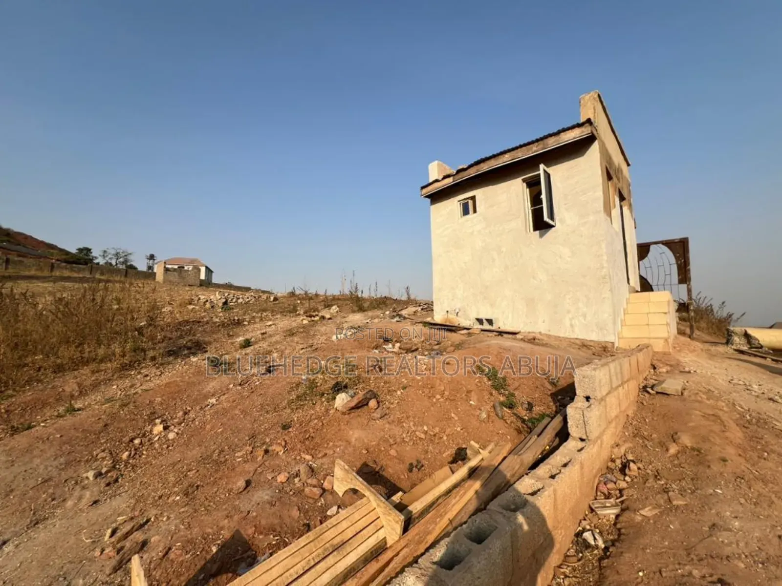 Well Located Land: 200sqm, 300sqm, 400sqm, 500sqm 1,000sqm