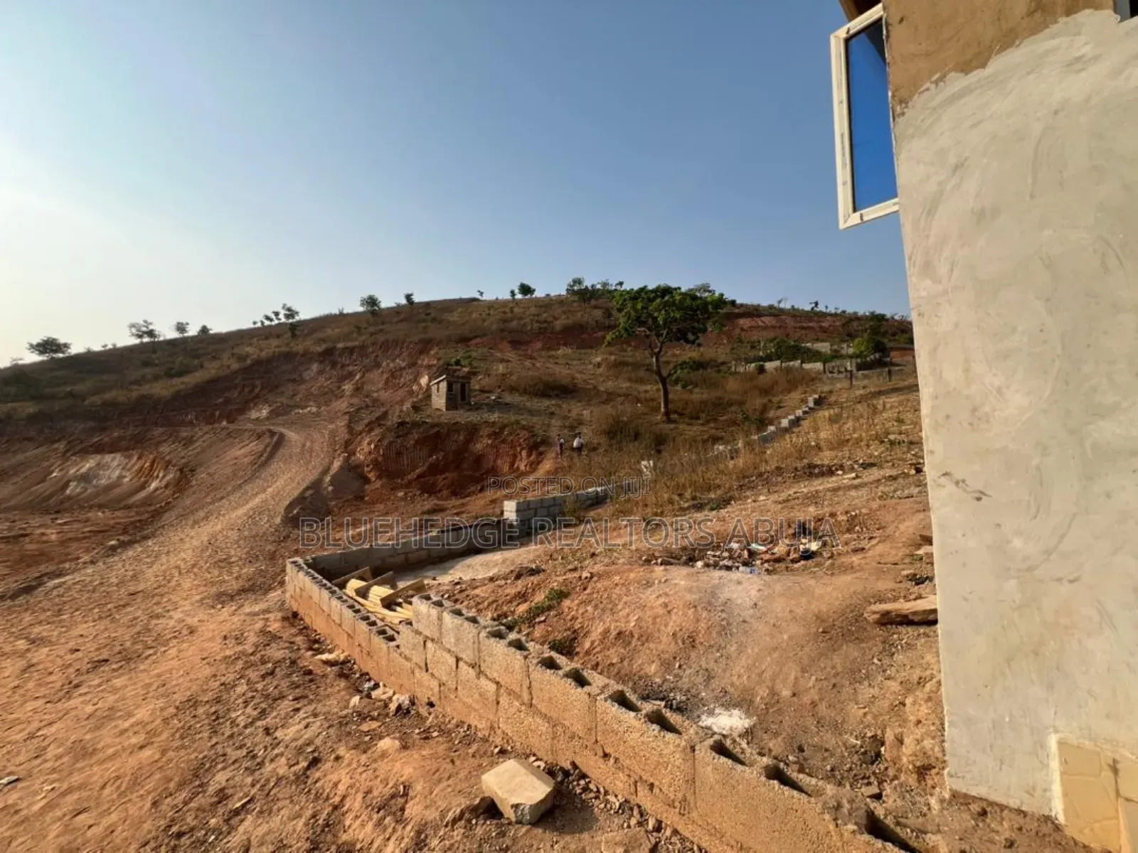 Well Located Land: 200sqm, 300sqm, 400sqm, 500sqm 1,000sqm
