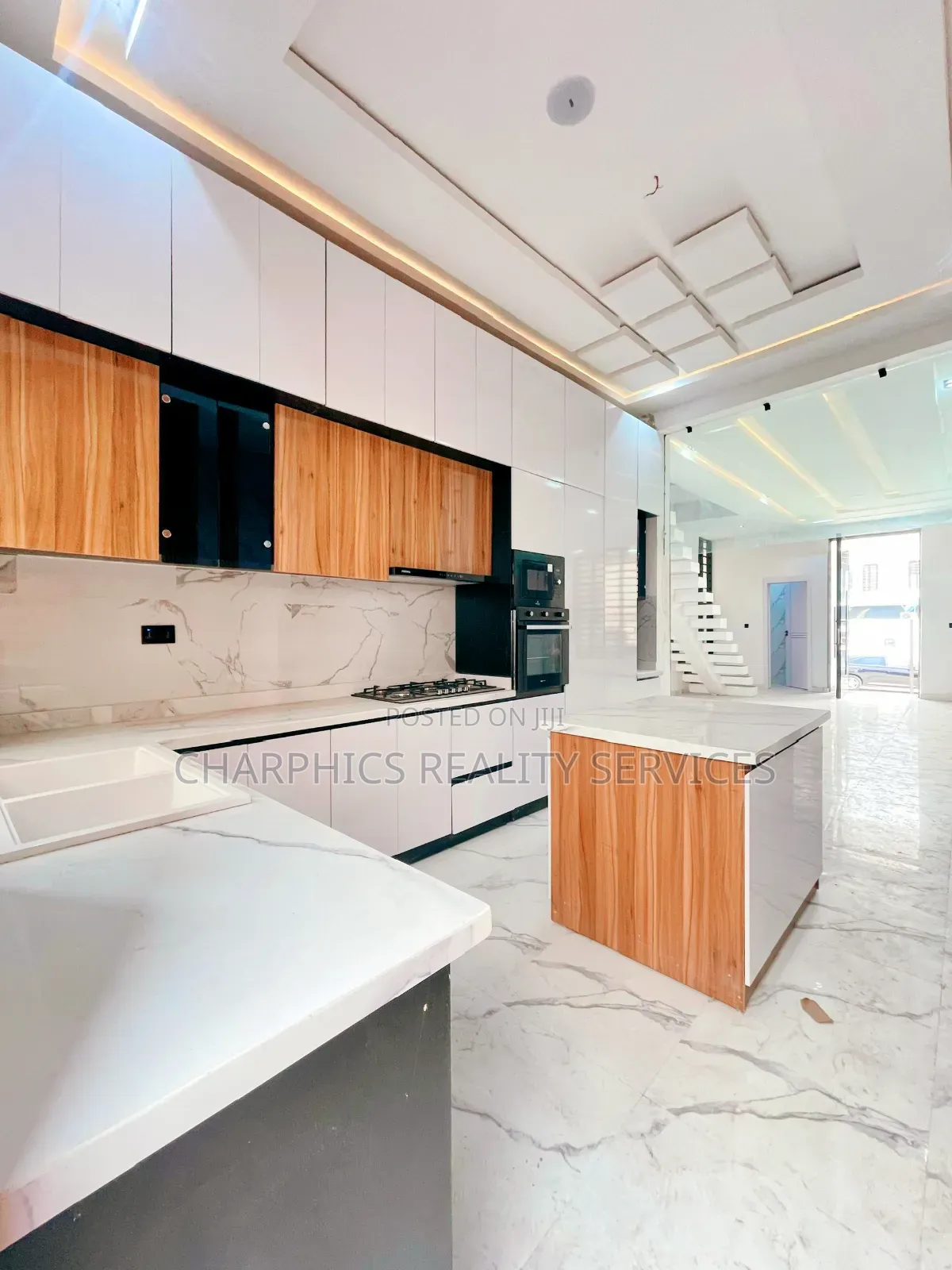 5bdrm Duplex in Lekki for sale