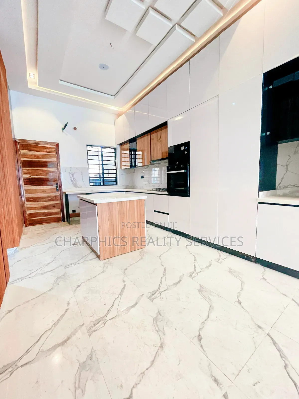 5bdrm Duplex in Lekki for sale