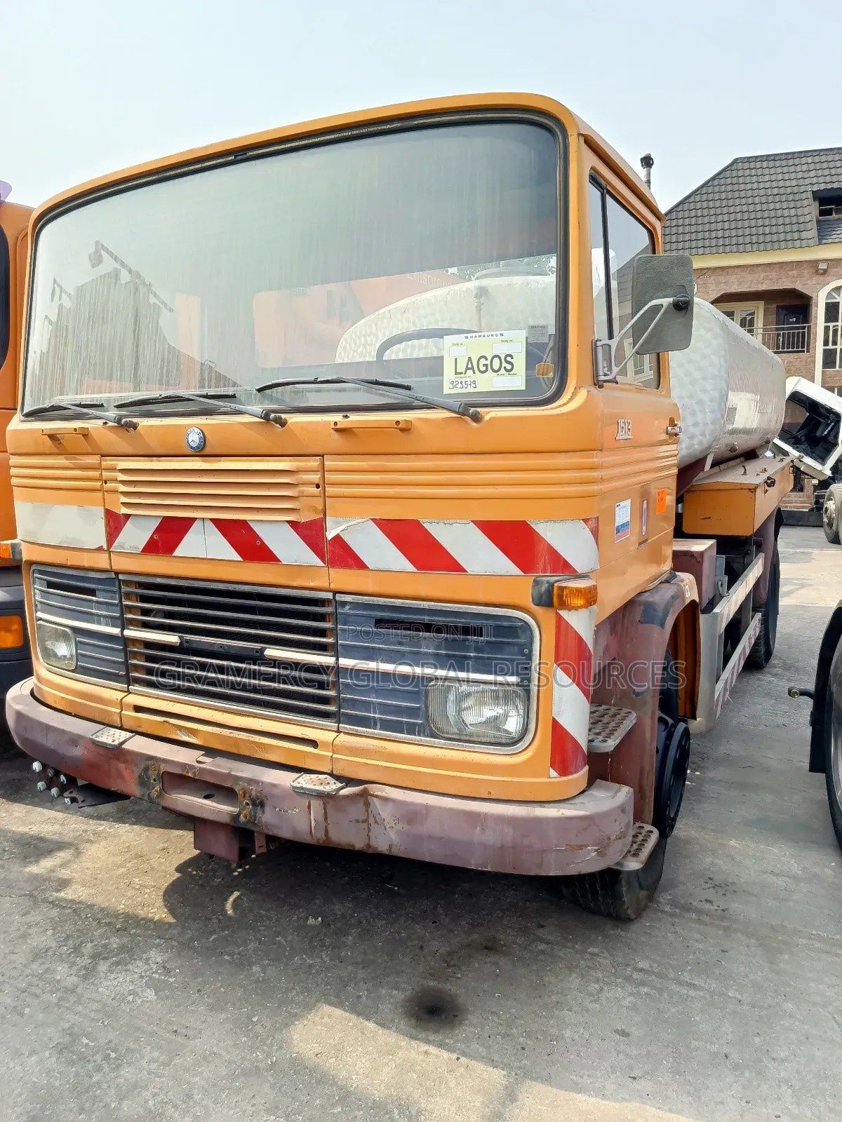 Foreign Used Mercedes Benz Tanker Truck Available for Sale