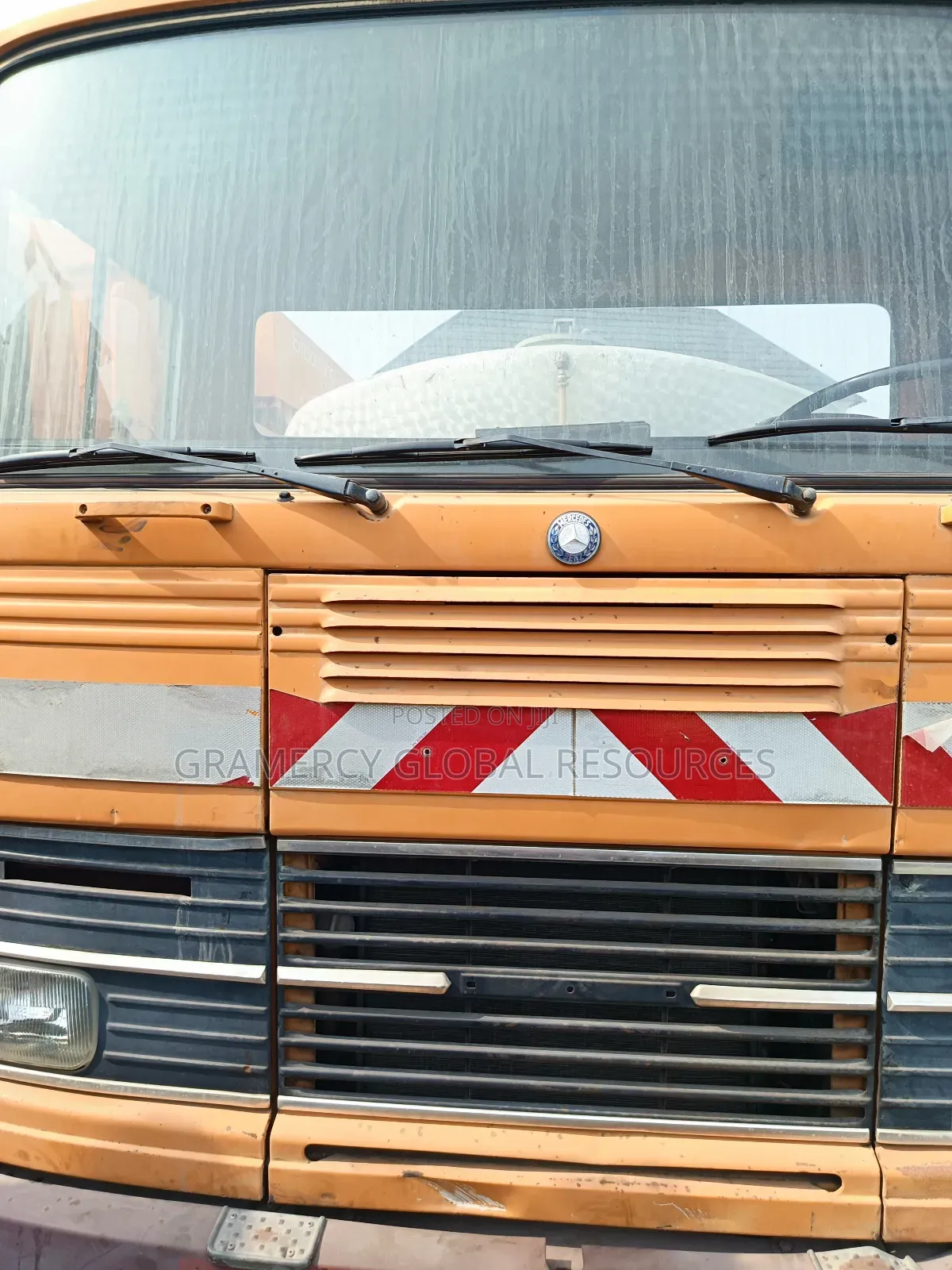 Foreign Used Mercedes Benz Tanker Truck Available for Sale
