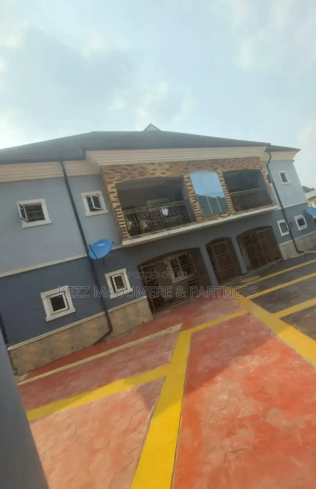 9bdrm Block of Flats in Gated Estate , Sars for sale