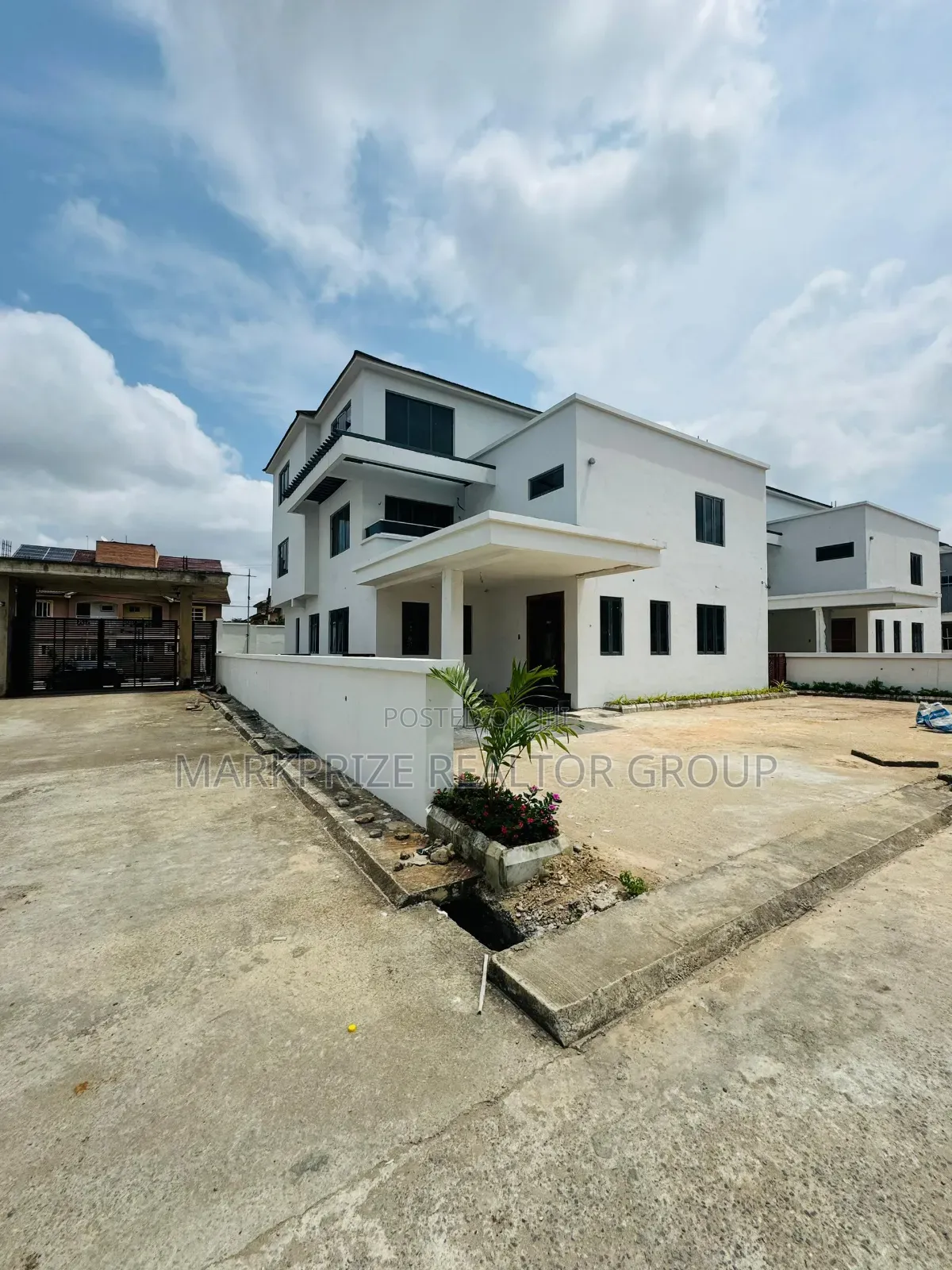 5bdrm Duplex in Ikeja Gra Lagos for sale