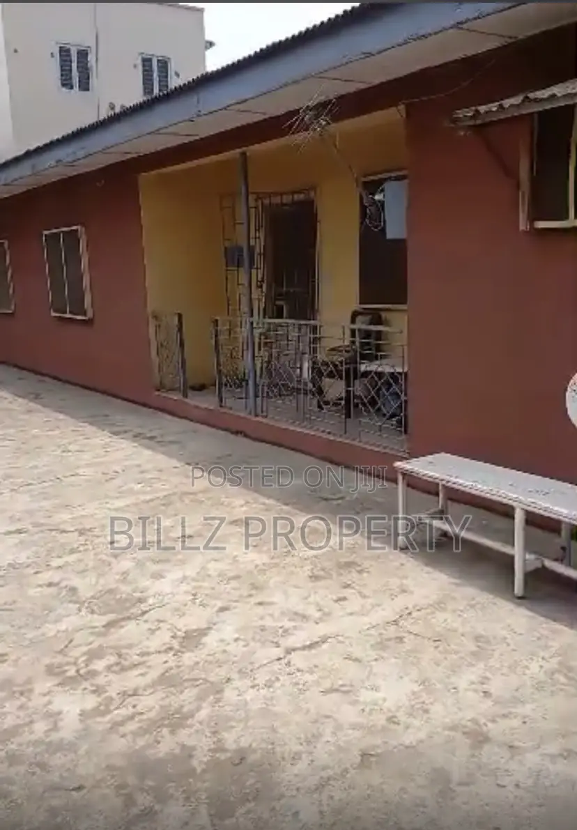 8bdrm Room & Parlour in Omole Phase 2, Ojodu for rent